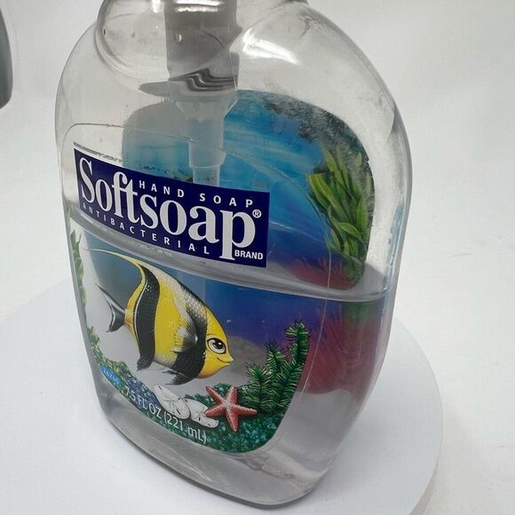 Vtg SOFTSOAP Hand Soap Plastic 7.5 Fl Oz Aquarium Panel Inside Yellow Black Fish - Picture 9 of 10